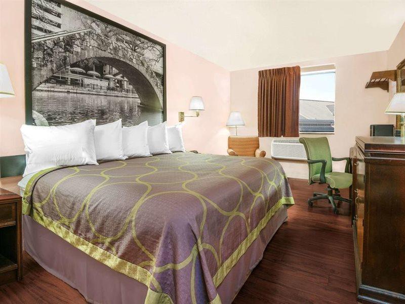 ซูเปอร์ 8 บาย วินด์แฮม ซานอันโตนิโอ/I-35 นอร์ท Hotel ภายนอก รูปภาพ