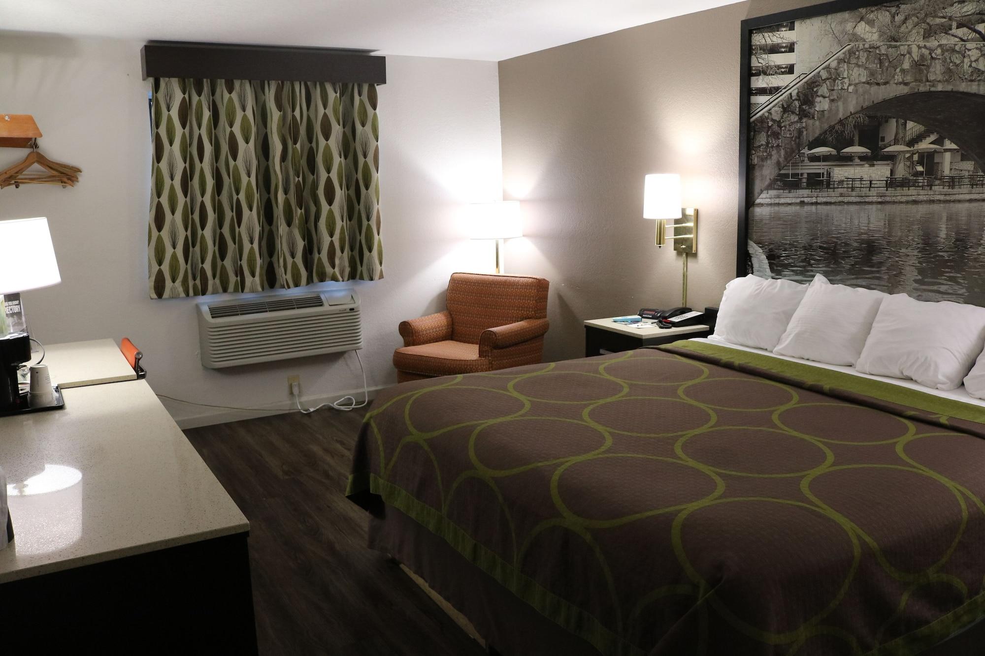 ซูเปอร์ 8 บาย วินด์แฮม ซานอันโตนิโอ/I-35 นอร์ท Hotel ภายนอก รูปภาพ