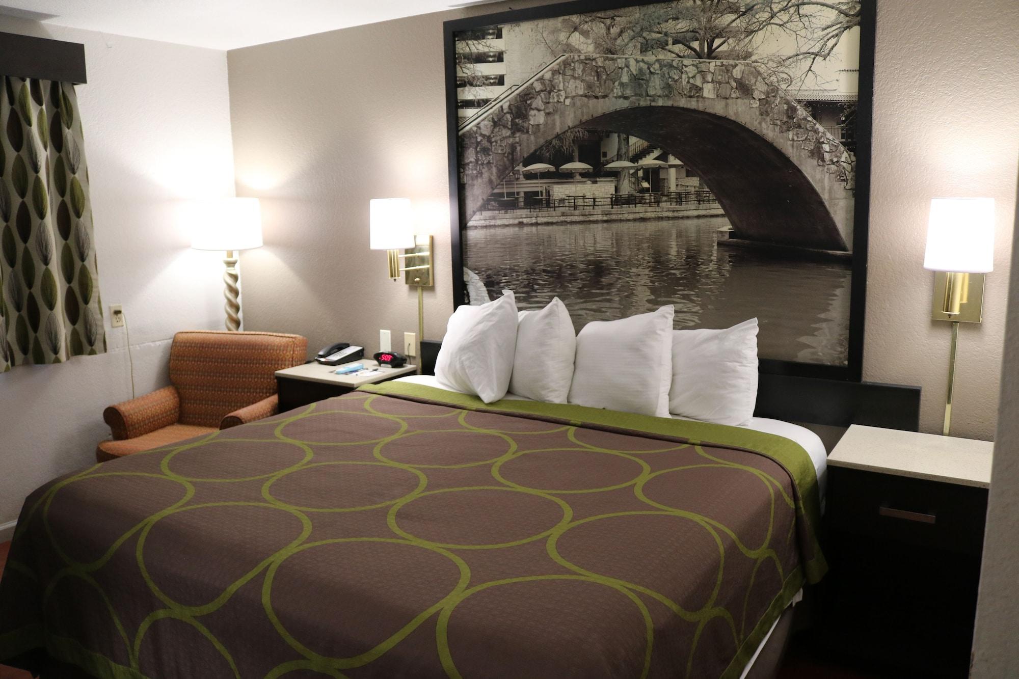 ซูเปอร์ 8 บาย วินด์แฮม ซานอันโตนิโอ/I-35 นอร์ท Hotel ภายนอก รูปภาพ