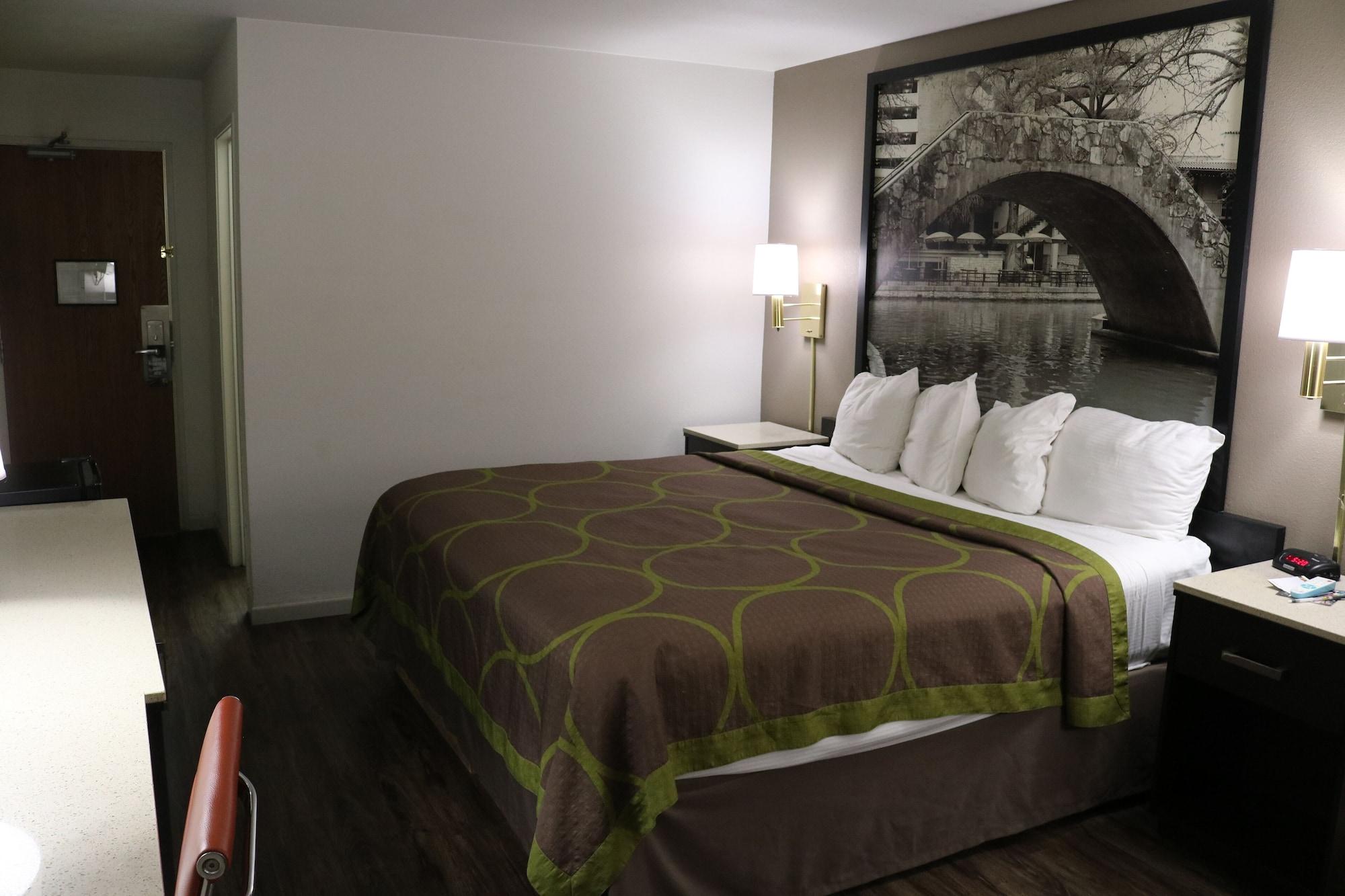 ซูเปอร์ 8 บาย วินด์แฮม ซานอันโตนิโอ/I-35 นอร์ท Hotel ภายนอก รูปภาพ