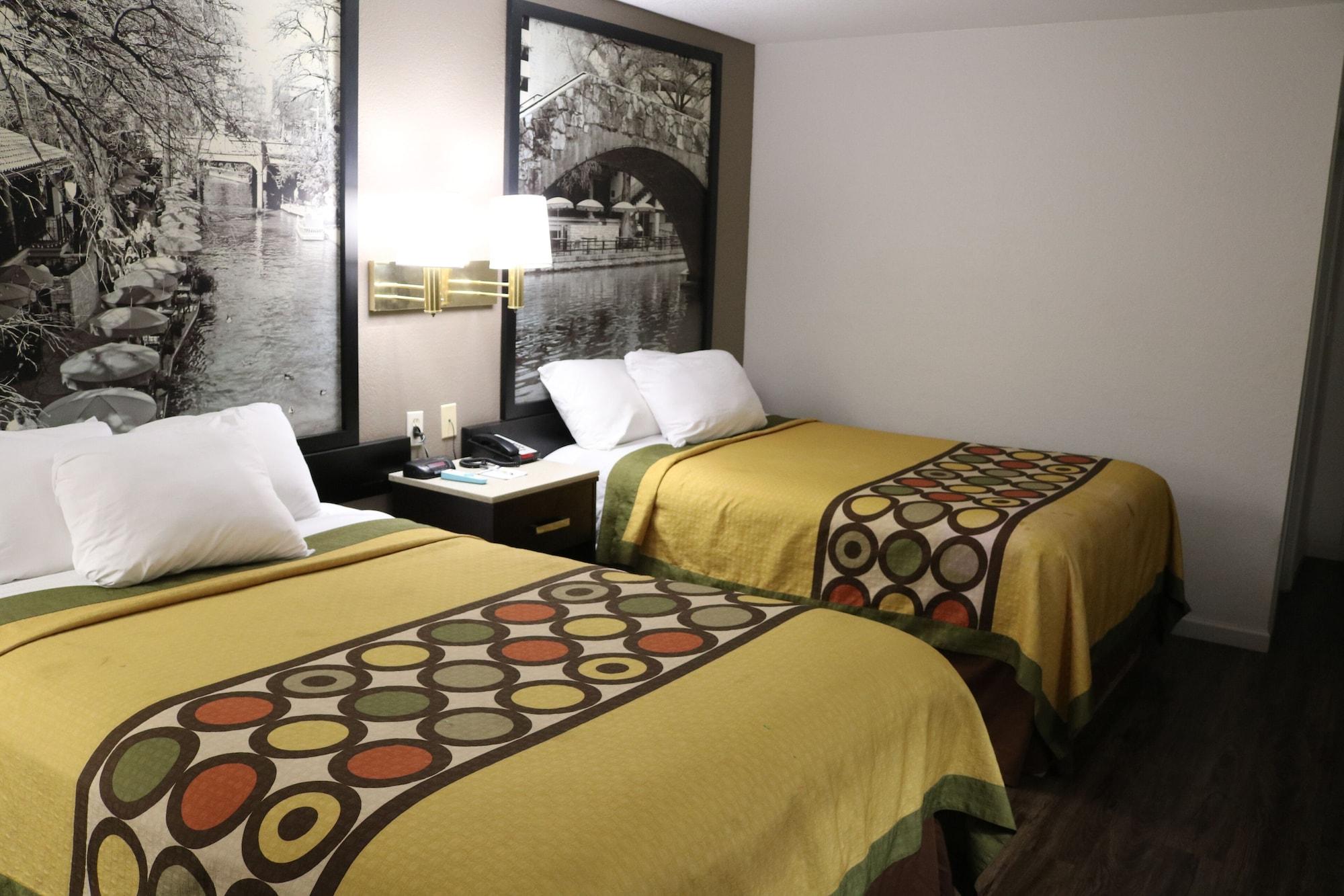 ซูเปอร์ 8 บาย วินด์แฮม ซานอันโตนิโอ/I-35 นอร์ท Hotel ภายนอก รูปภาพ