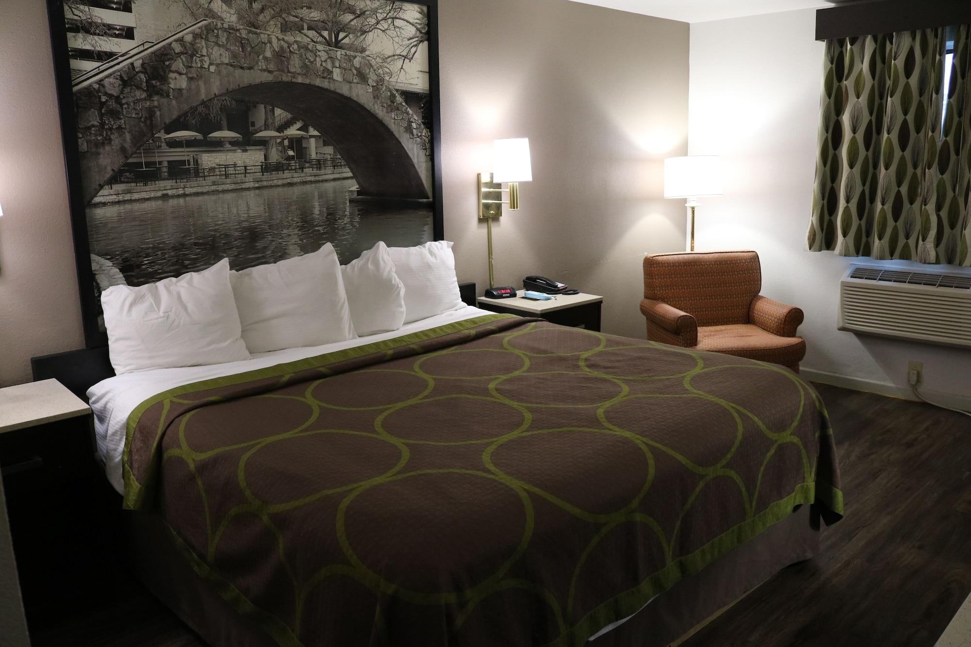 ซูเปอร์ 8 บาย วินด์แฮม ซานอันโตนิโอ/I-35 นอร์ท Hotel ภายนอก รูปภาพ