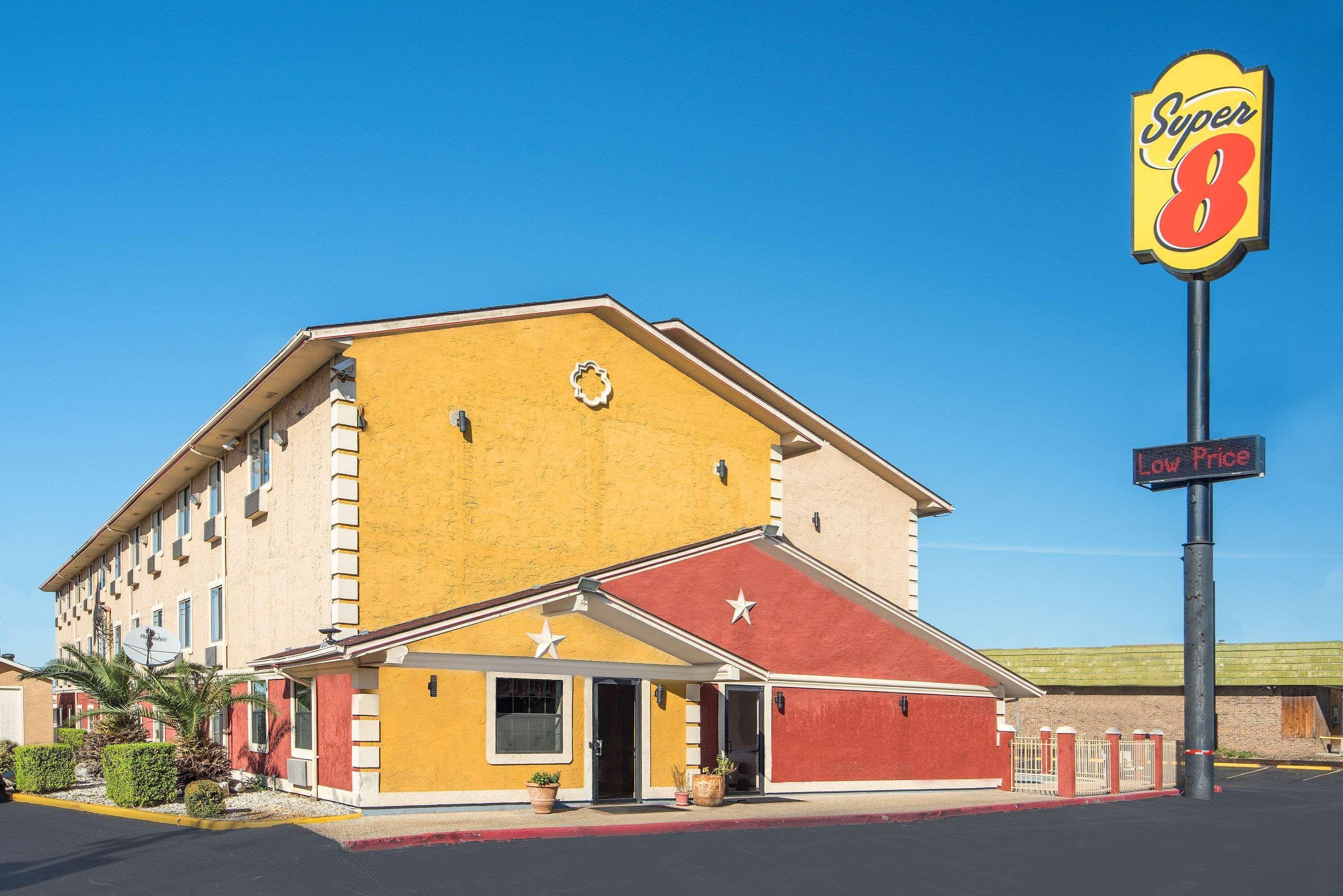 ซูเปอร์ 8 บาย วินด์แฮม ซานอันโตนิโอ/I-35 นอร์ท Hotel ภายนอก รูปภาพ