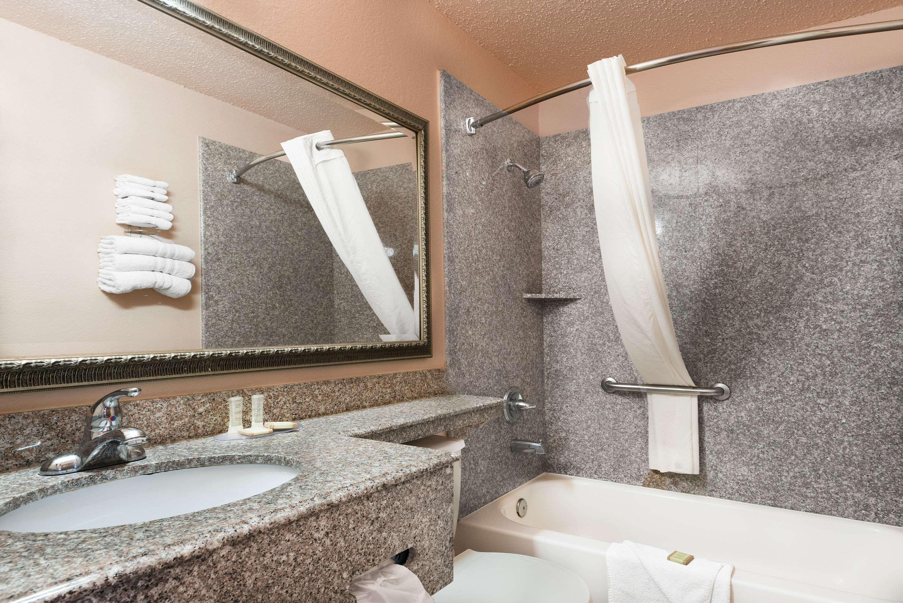 ซูเปอร์ 8 บาย วินด์แฮม ซานอันโตนิโอ/I-35 นอร์ท Hotel ภายนอก รูปภาพ