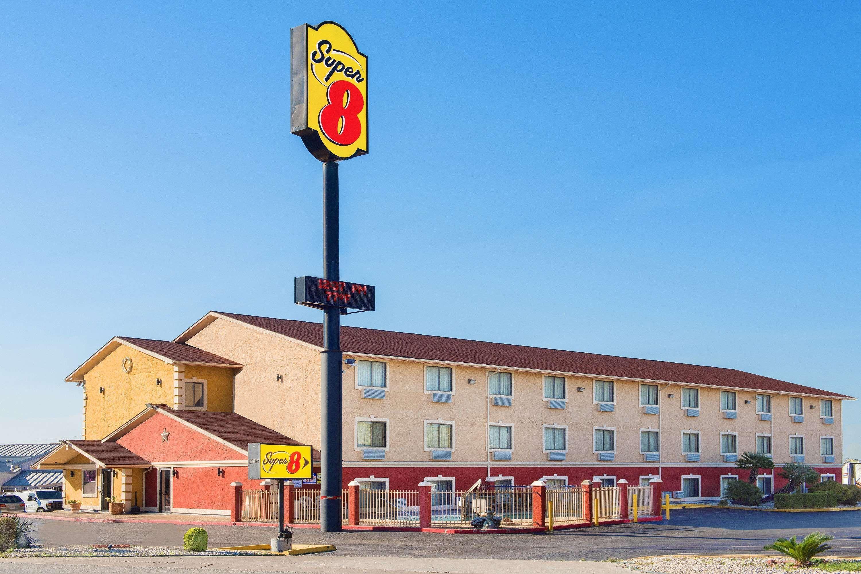 ซูเปอร์ 8 บาย วินด์แฮม ซานอันโตนิโอ/I-35 นอร์ท Hotel ภายนอก รูปภาพ