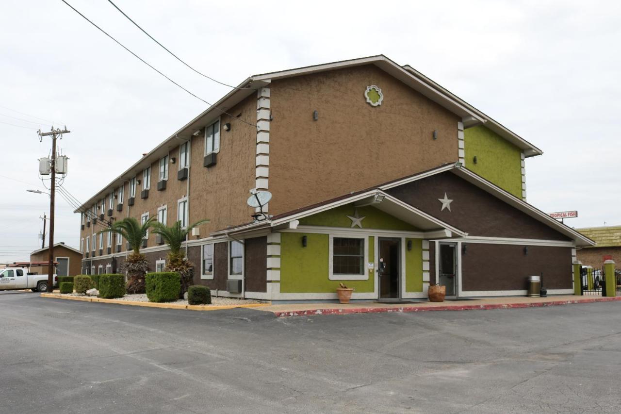 ซูเปอร์ 8 บาย วินด์แฮม ซานอันโตนิโอ/I-35 นอร์ท Hotel ภายนอก รูปภาพ