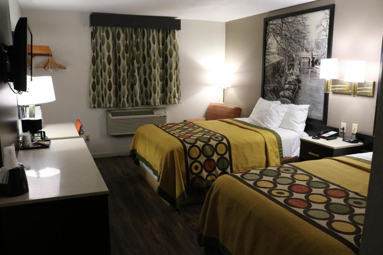 ซูเปอร์ 8 บาย วินด์แฮม ซานอันโตนิโอ/I-35 นอร์ท Hotel ภายนอก รูปภาพ