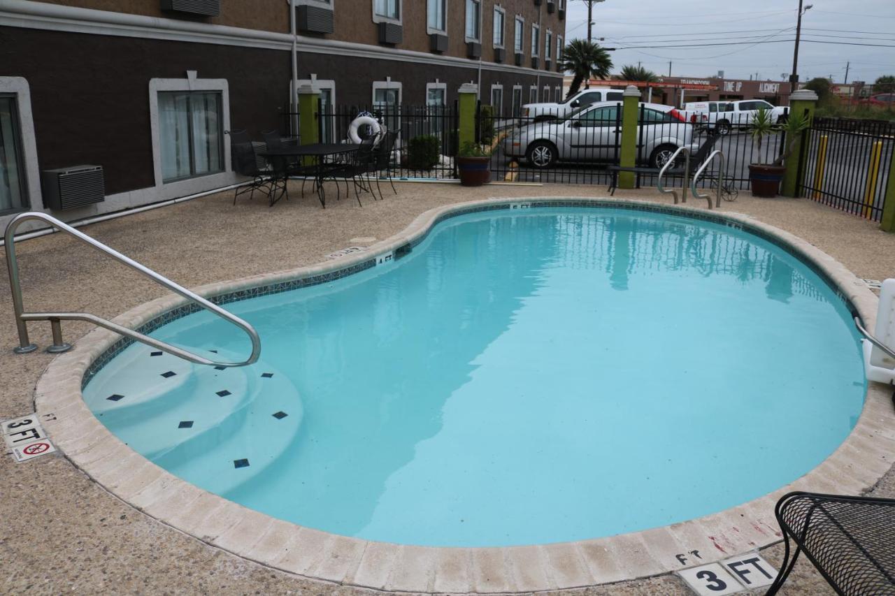 ซูเปอร์ 8 บาย วินด์แฮม ซานอันโตนิโอ/I-35 นอร์ท Hotel ภายนอก รูปภาพ